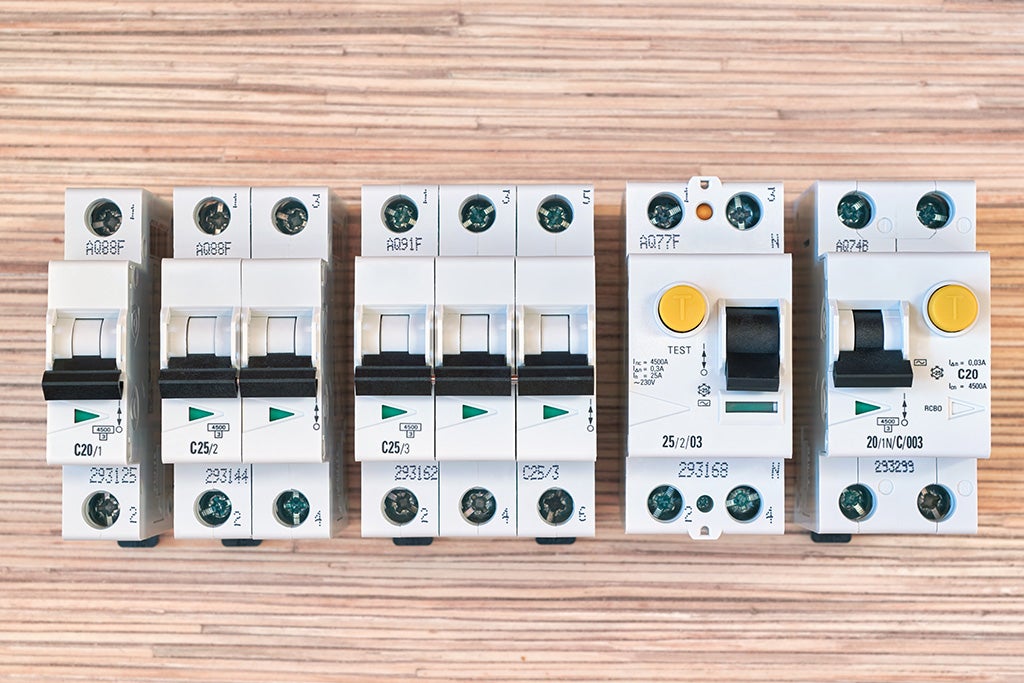 5 Differences Between MCB And MCCB - Schneider Electric