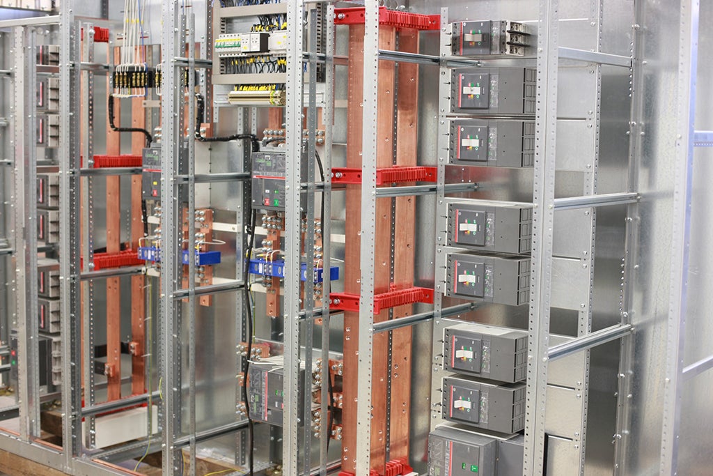What is Electrical Busbar? Types, Advantages, Disadvantages – Schneider  Electric